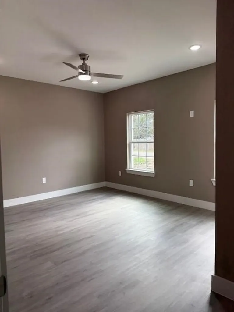 3513 Tomahawk Drive Granbury TX 76048