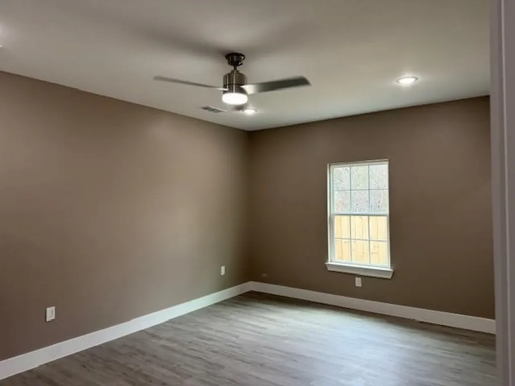 3513 Tomahawk Drive Granbury TX 76048