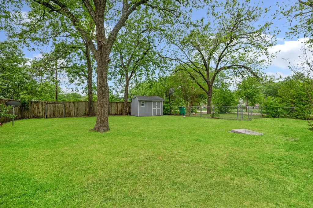 607 W 3rd Street Eddy TX 76524