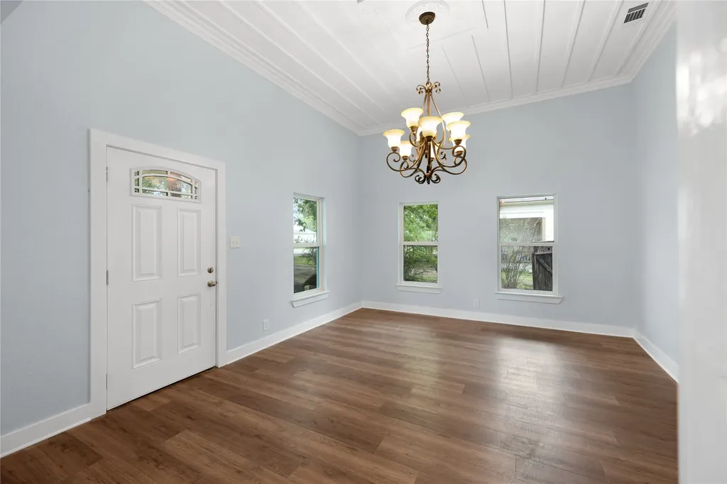 607 W 3rd Street Eddy TX 76524