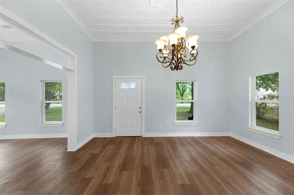 607 W 3rd Street Eddy TX 76524