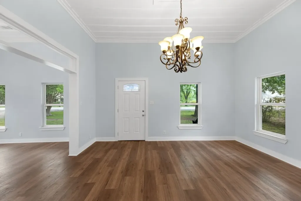 607 W 3rd Street Eddy TX 76524