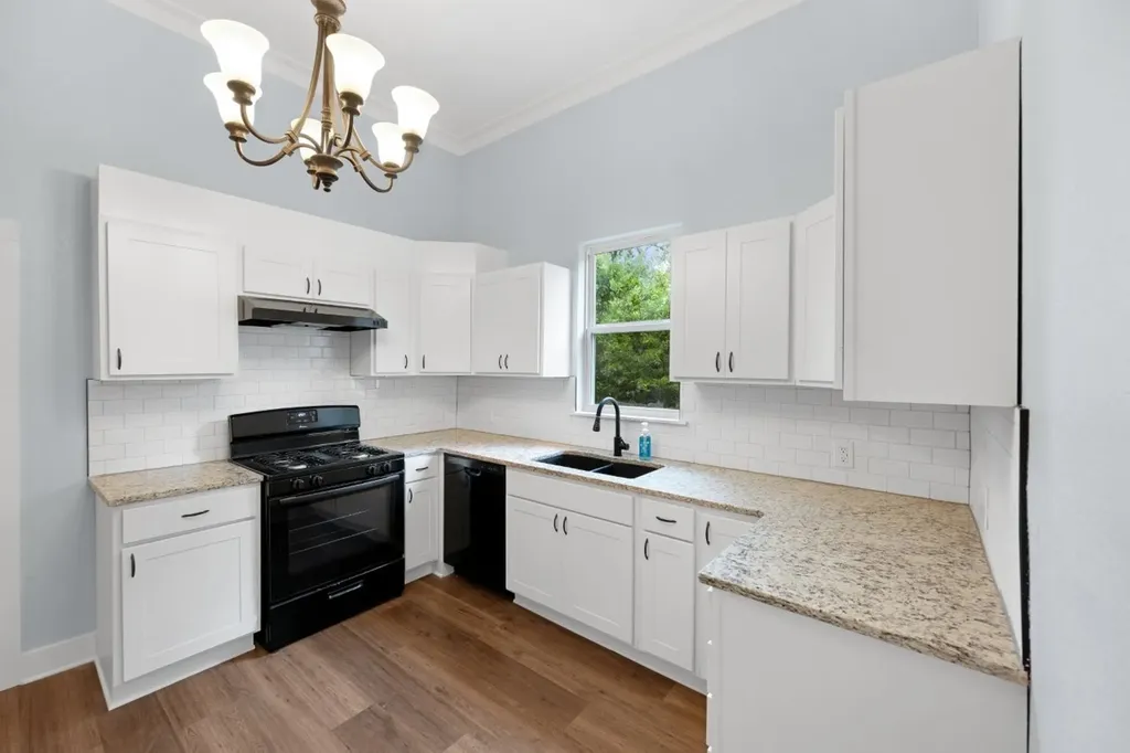 607 W 3rd Street Eddy TX 76524