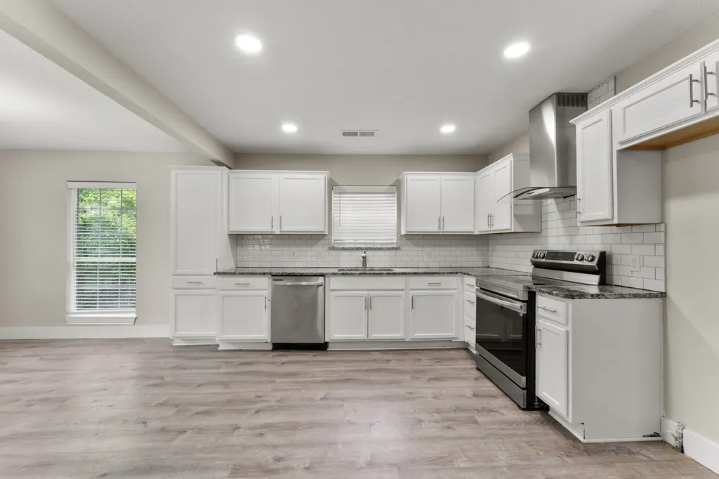 512 Cedar Drive Garland TX 75040