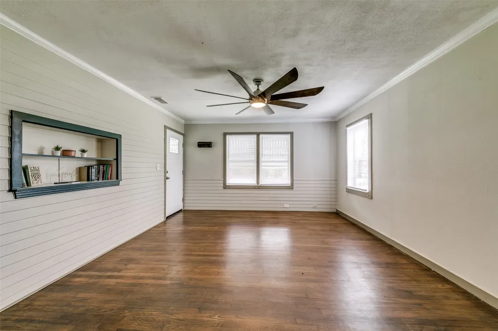 5610 Lyons Road Garland TX 75043