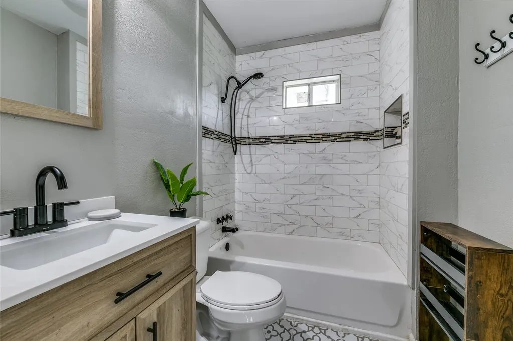 5610 Lyons Road Garland TX 75043