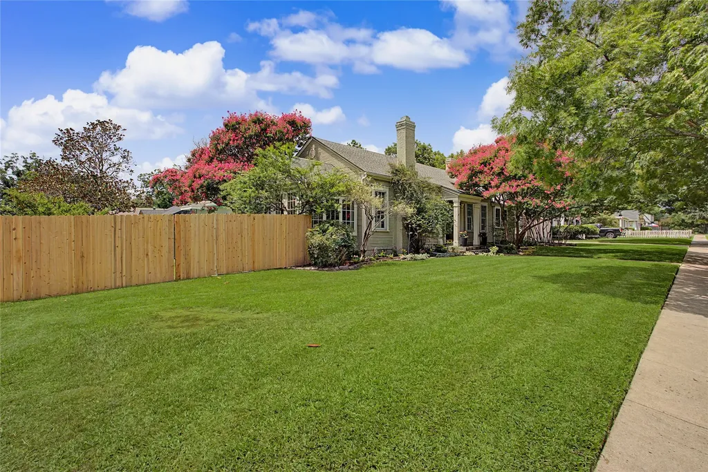 4705 El Campo Avenue Fort Worth TX 76107