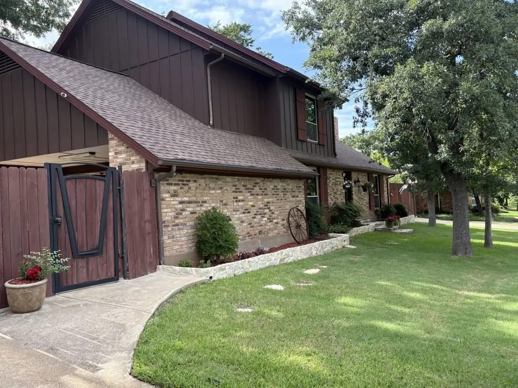 1212 Vera Lane Kennedale TX 76060