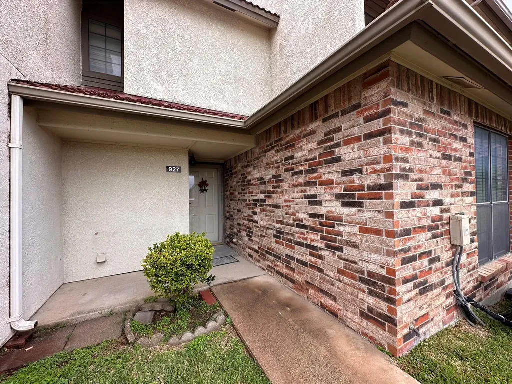 927 Turtle Cove Irving TX 75060