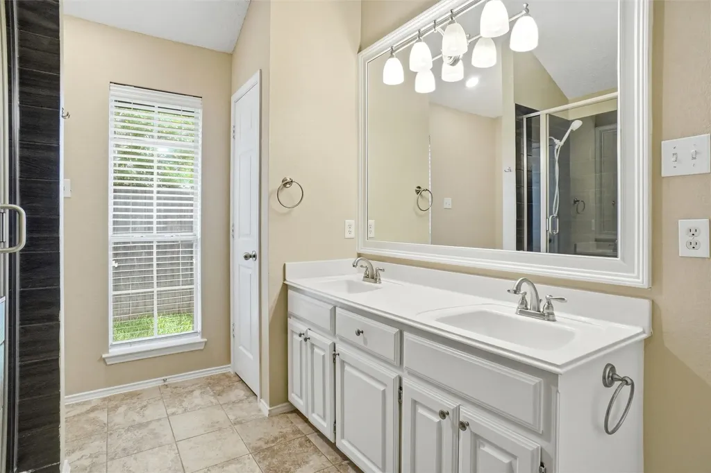 6701 Driffield Circle W North Richland Hills TX 76182