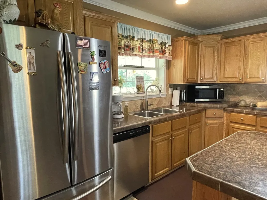 1666 Us Highway 84 Oakwood TX 75855