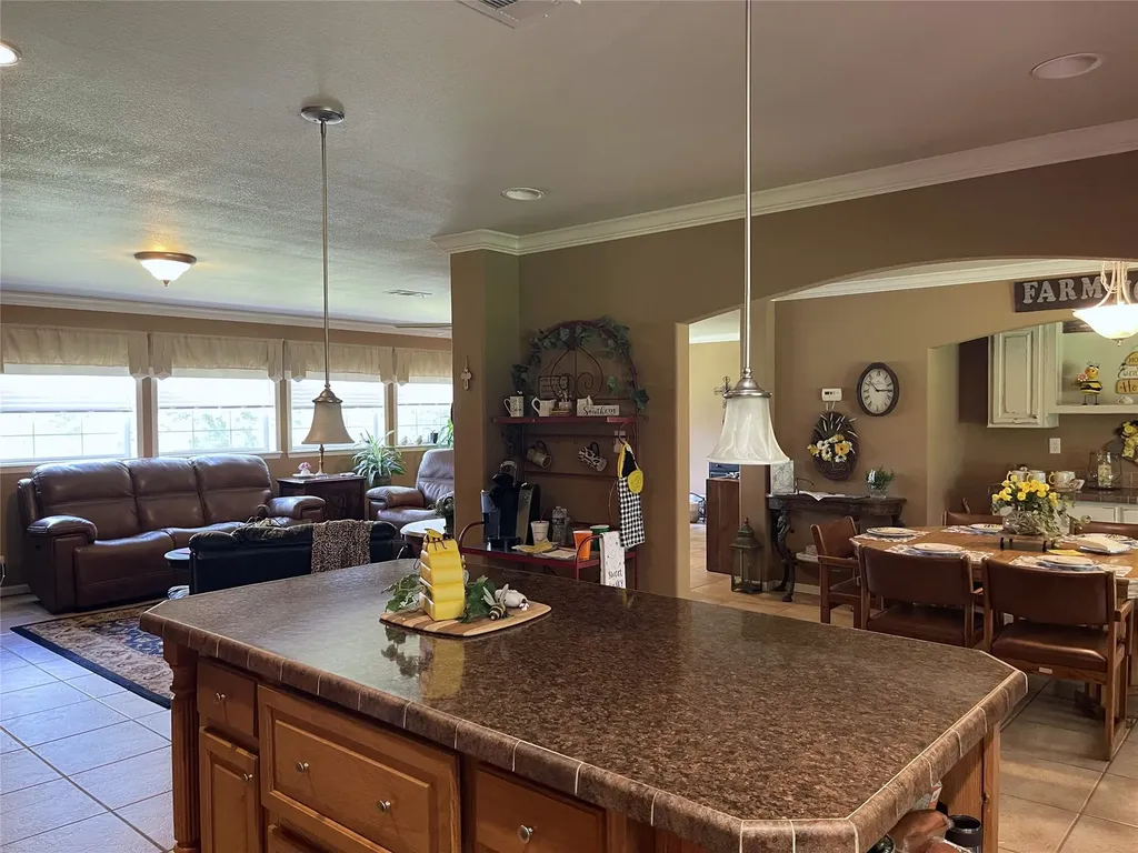 1666 Us Highway 84 Oakwood TX 75855