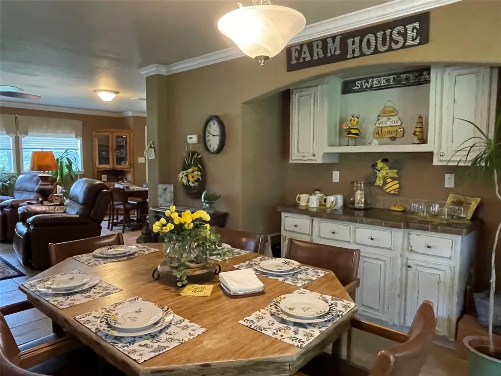 1666 Us Highway 84 Oakwood TX 75855