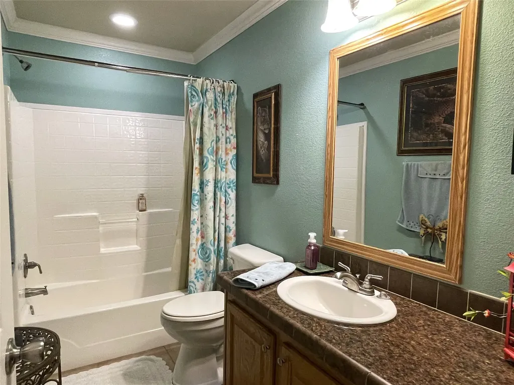 1666 Us Highway 84 Oakwood TX 75855