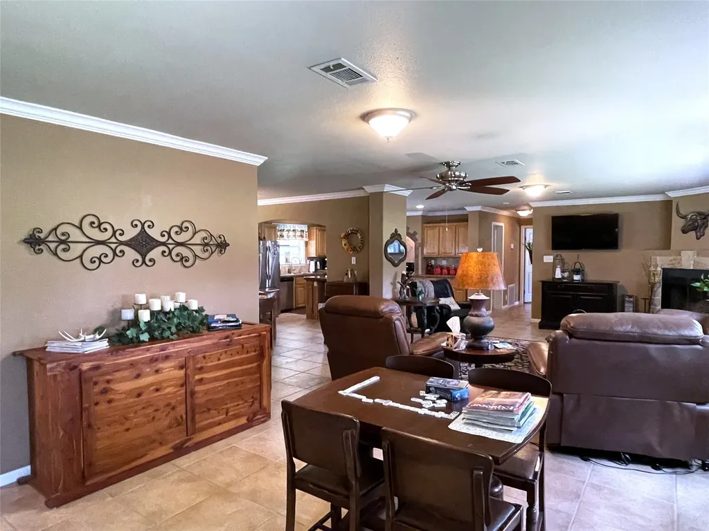 1666 Us Highway 84 Oakwood TX 75855