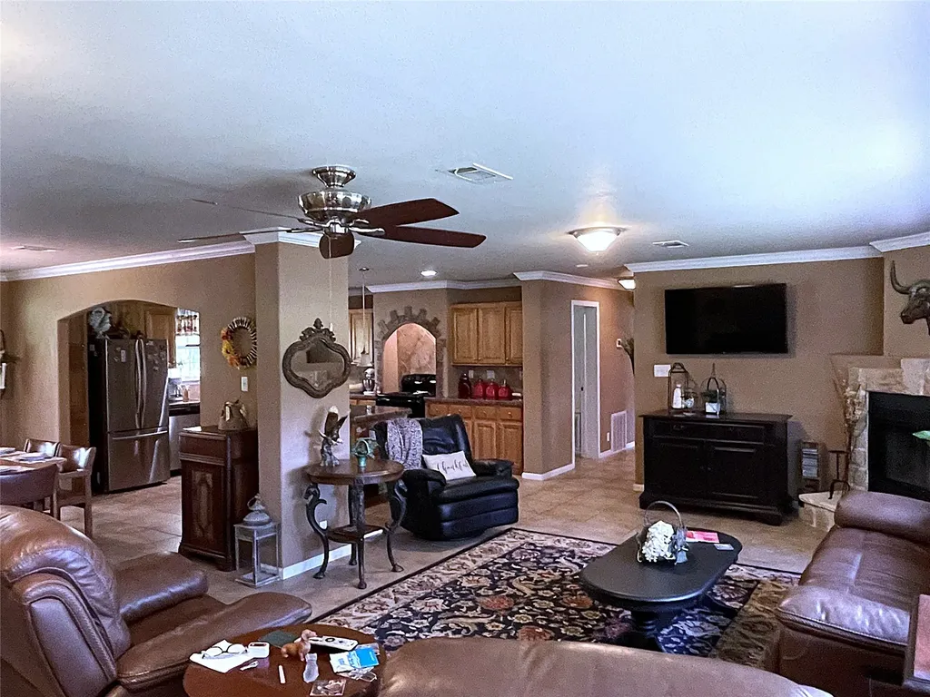 1666 Us Highway 84 Oakwood TX 75855