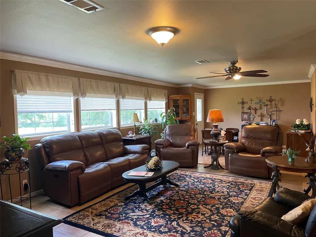 1666 Us Highway 84 Oakwood TX 75855