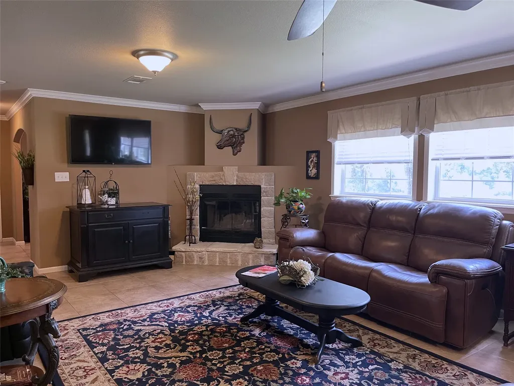1666 Us Highway 84 Oakwood TX 75855
