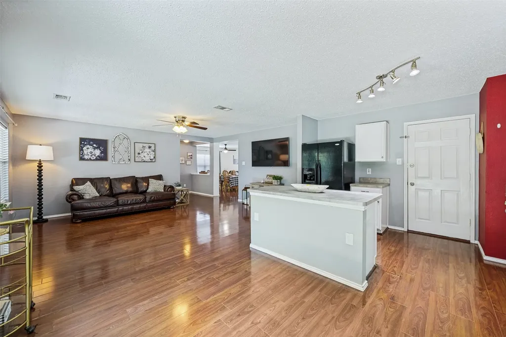 6732 Geyser Trail Watauga TX 76137