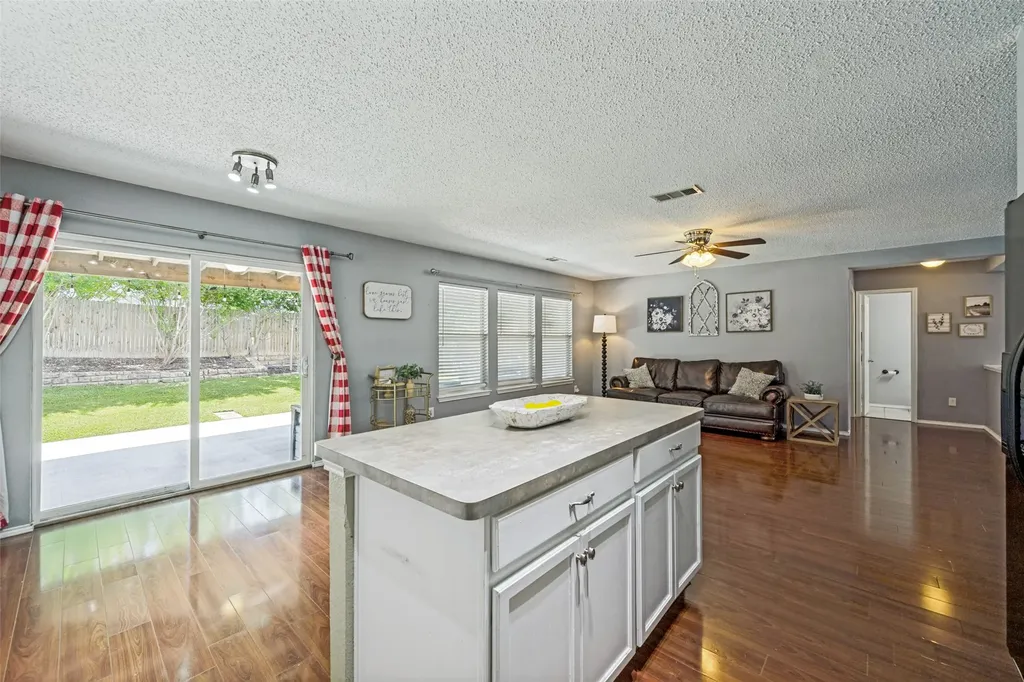 6732 Geyser Trail Watauga TX 76137