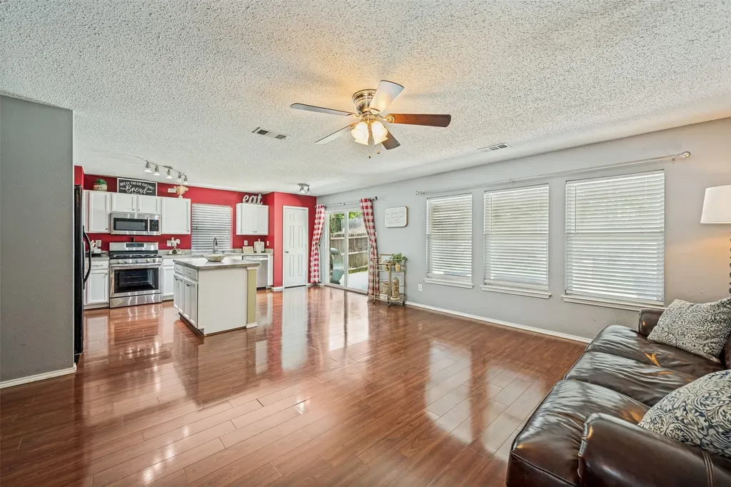 6732 Geyser Trail Watauga TX 76137