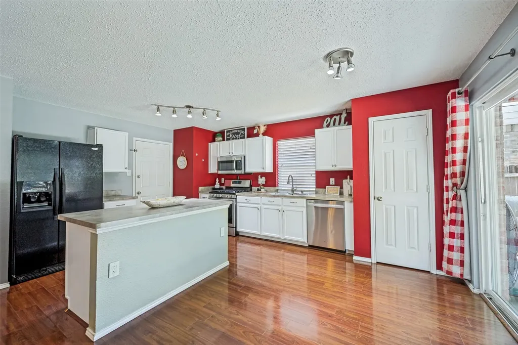 6732 Geyser Trail Watauga TX 76137