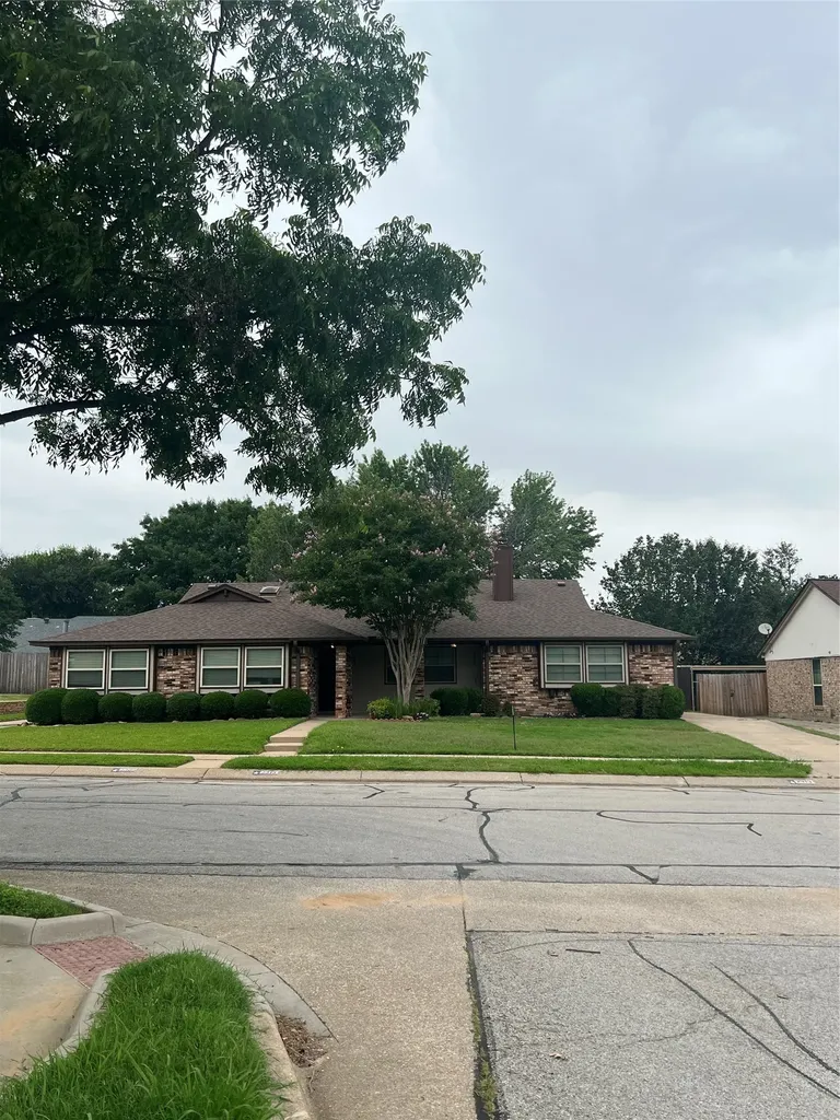 2313 Dalewood Lane Bedford TX 76022