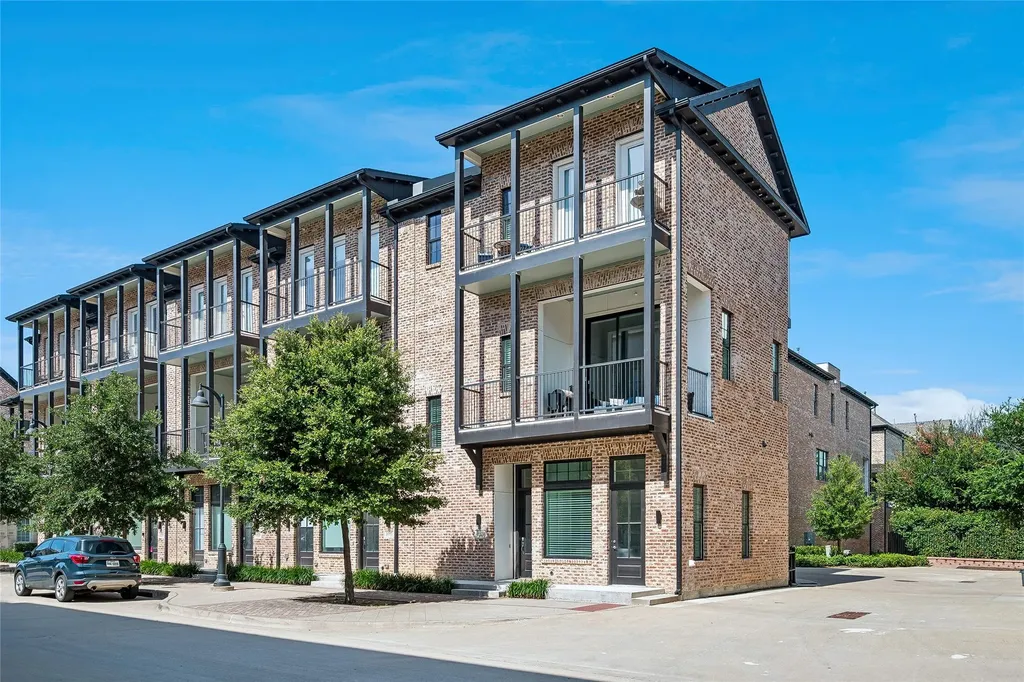 14999 Oak Street Addison TX 75001