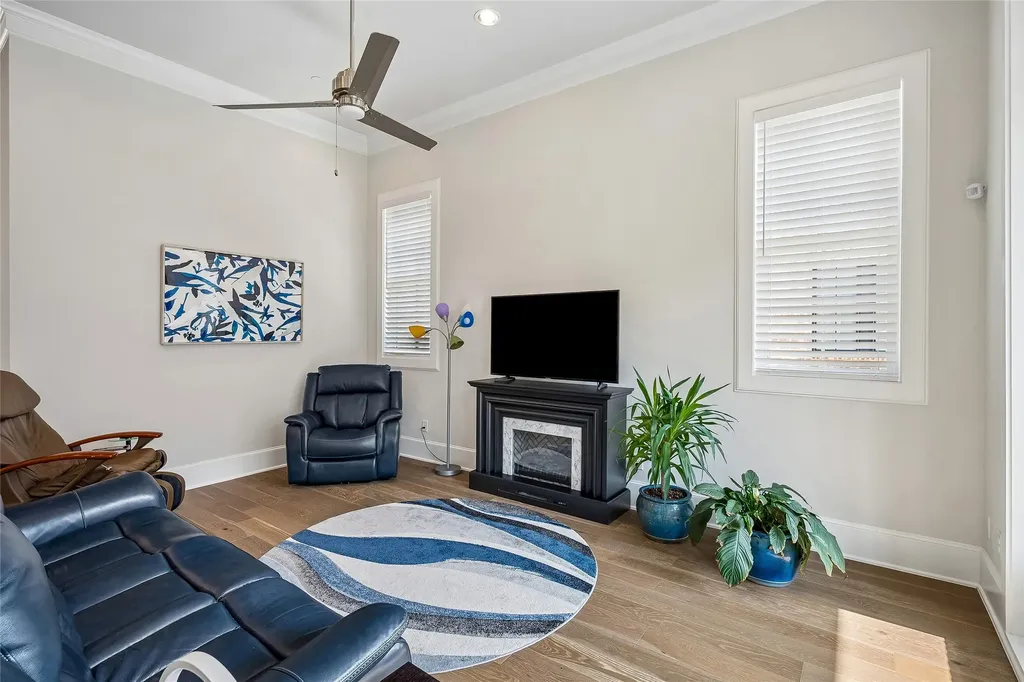 14999 Oak Street Addison TX 75001
