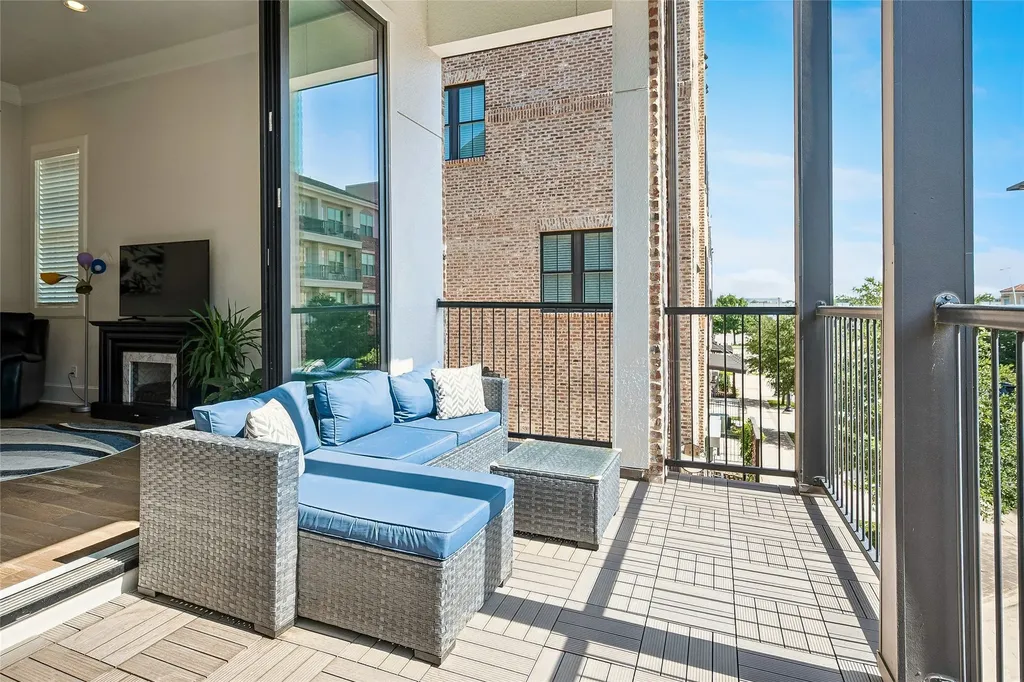 14999 Oak Street Addison TX 75001