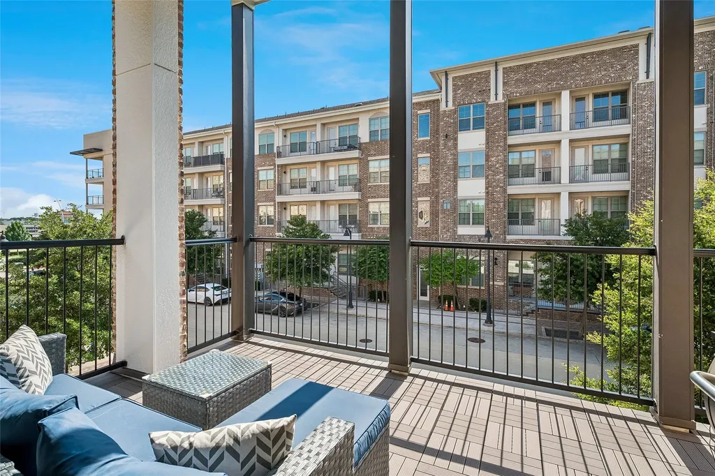 14999 Oak Street Addison TX 75001