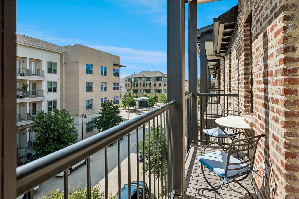 14999 Oak Street Addison TX 75001