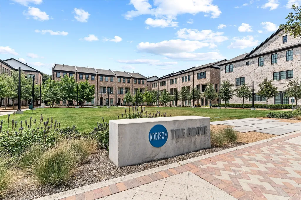 14999 Oak Street Addison TX 75001