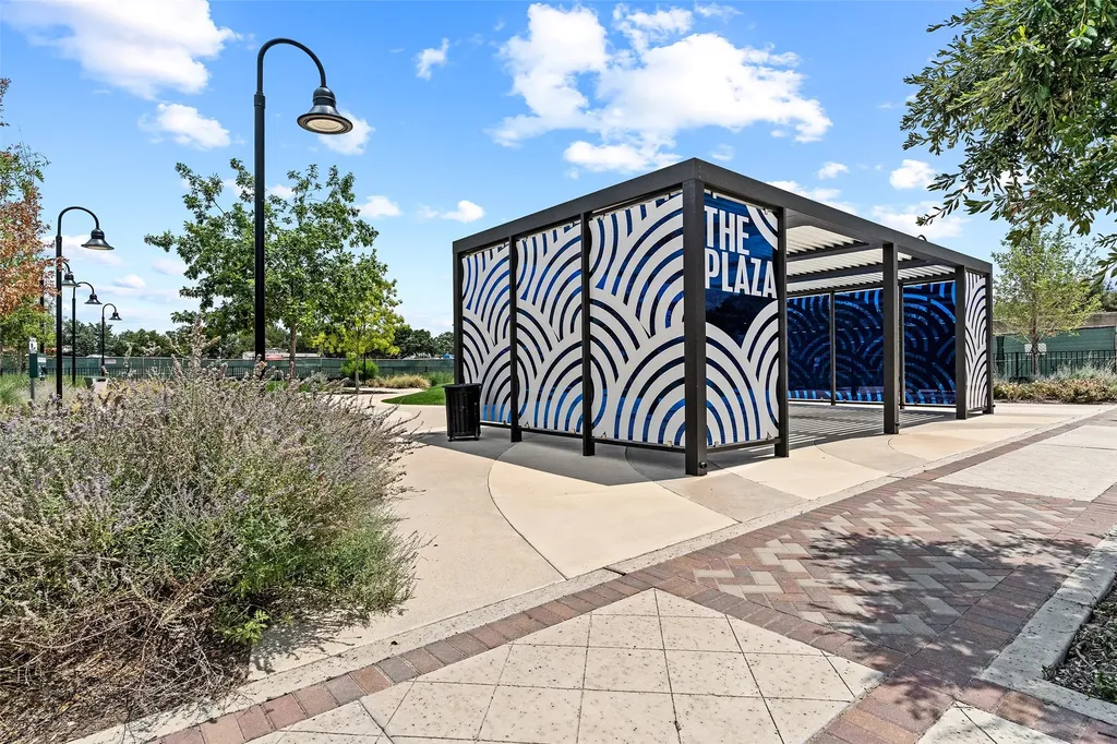 14999 Oak Street Addison TX 75001