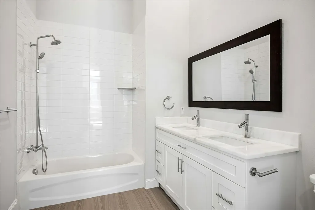 14999 Oak Street Addison TX 75001