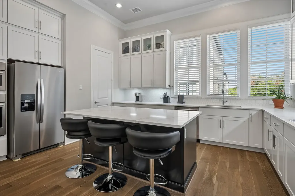 14999 Oak Street Addison TX 75001