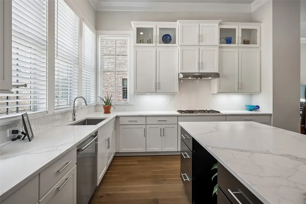 14999 Oak Street Addison TX 75001