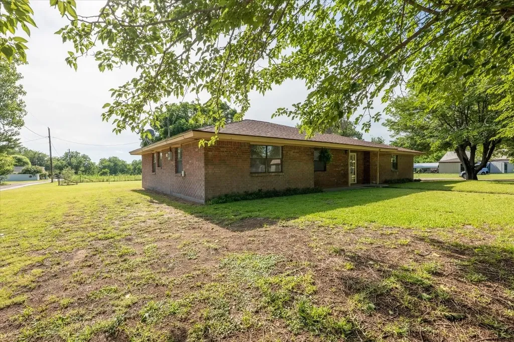 131 S Crescent Street Gorman TX 76454