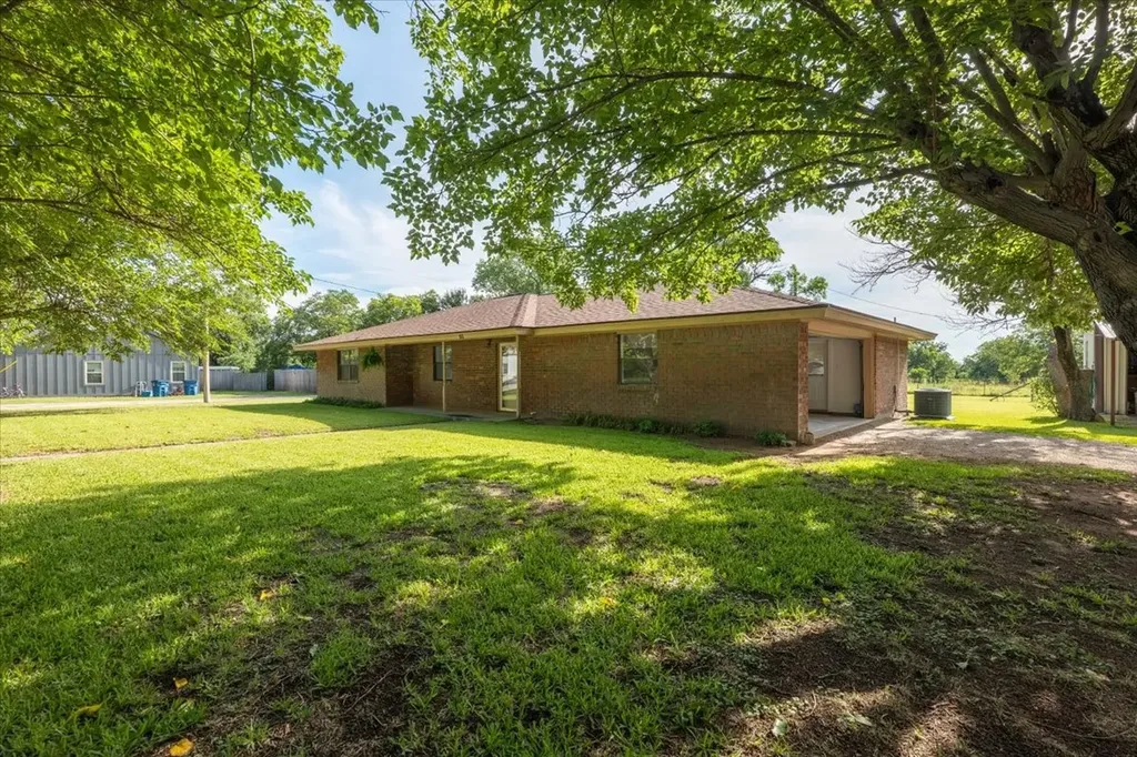 131 S Crescent Street Gorman TX 76454