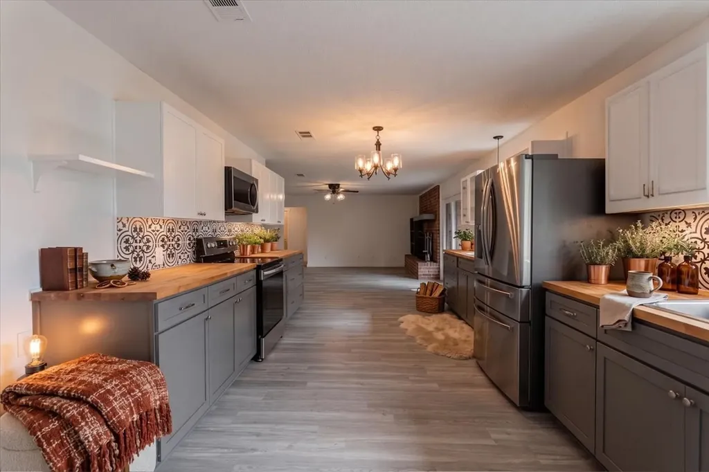 131 S Crescent Street Gorman TX 76454