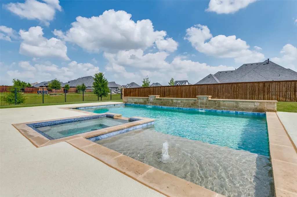 307 Broadmoor Drive Haslet TX 76052