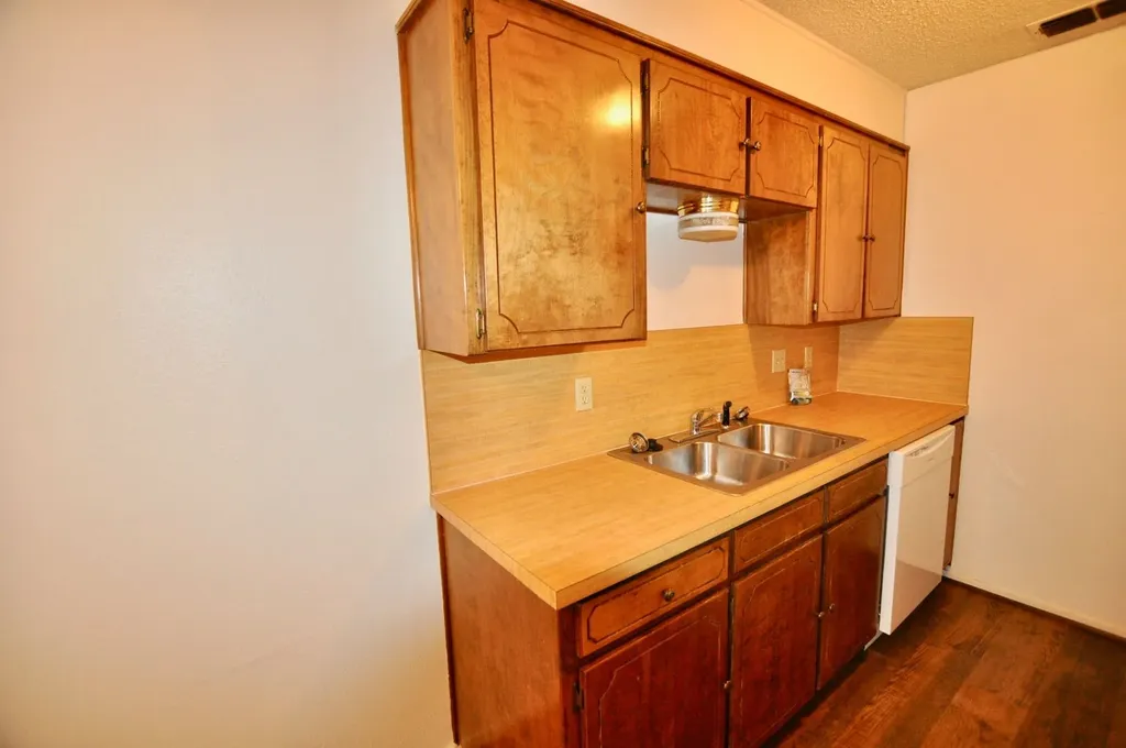 511 W Oak Street Weatherford TX 76086