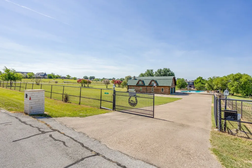 2200 White Lane Haslet TX 76052