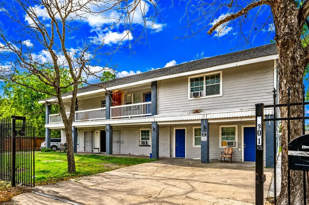 5301 Collingsworth Houston TX 77026