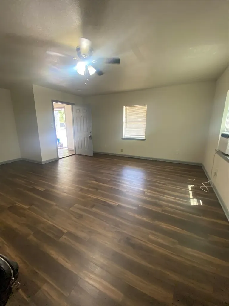 5301 Collingsworth Houston TX 77026