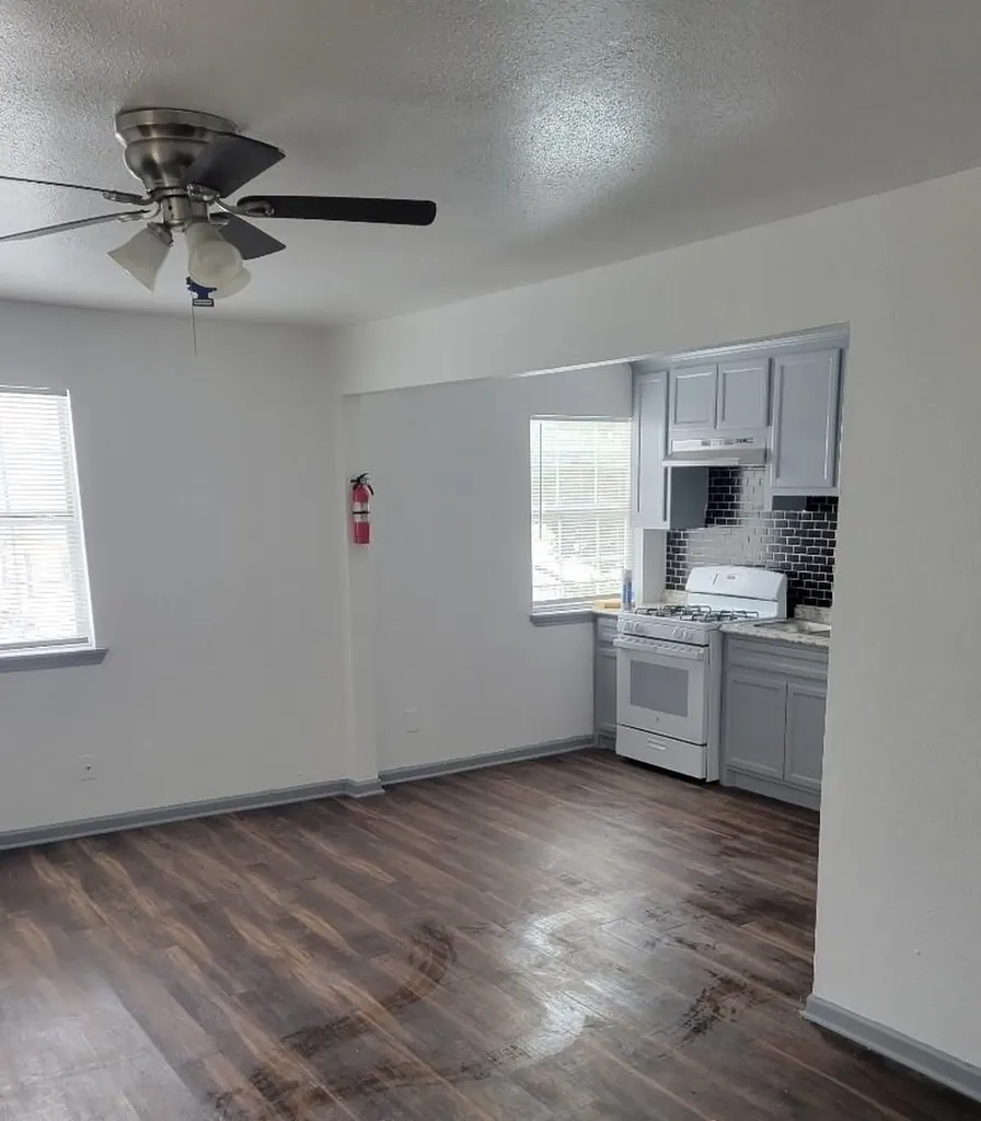 5301 Collingsworth Houston TX 77026