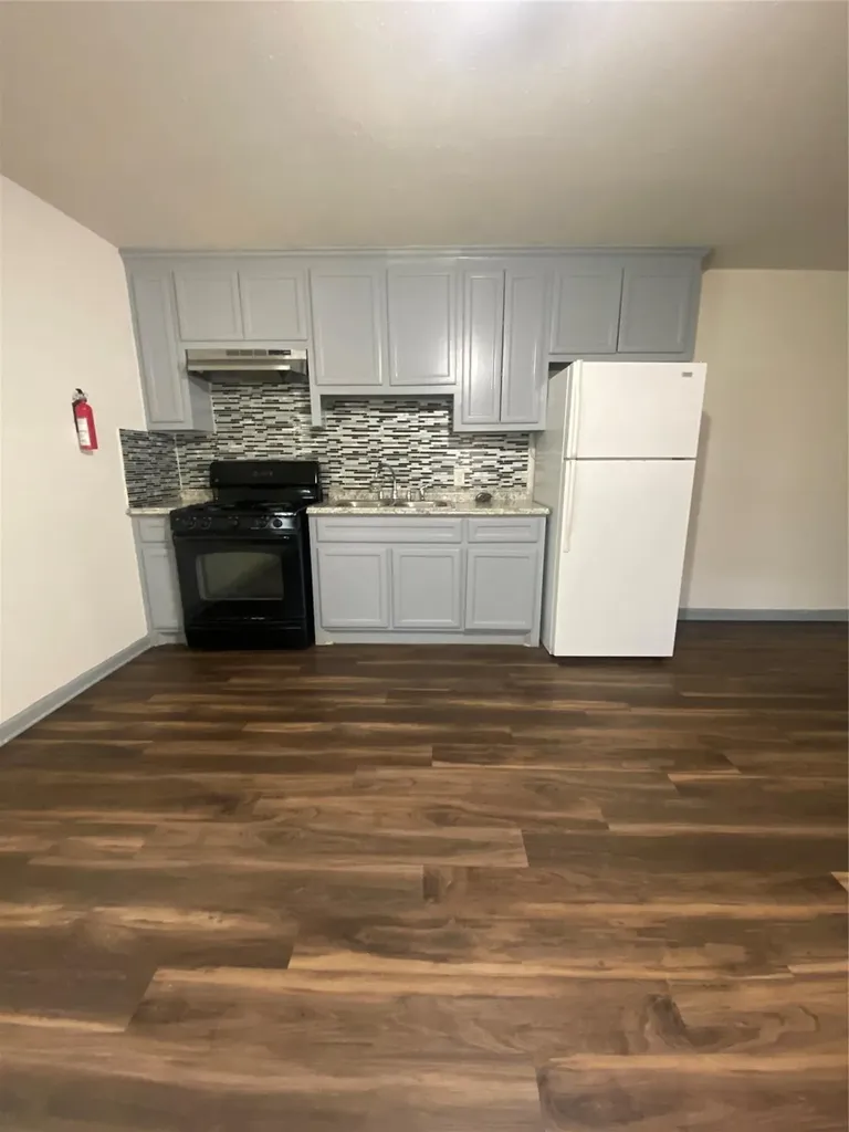 5301 Collingsworth Houston TX 77026
