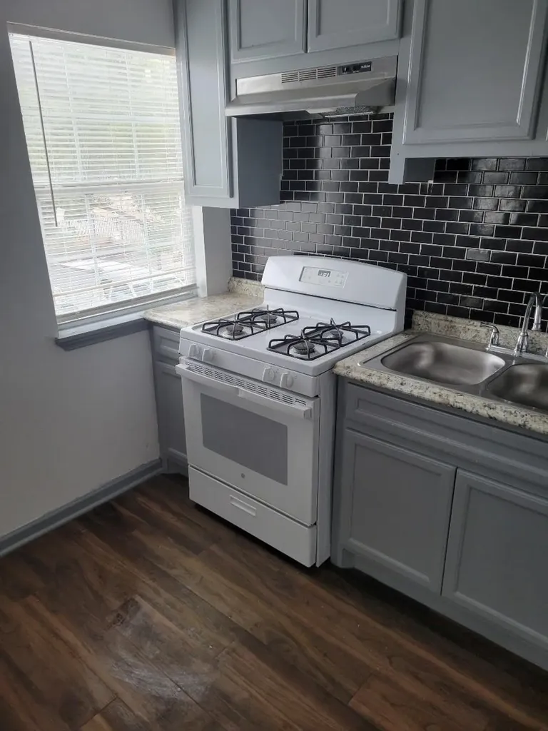 5301 Collingsworth Houston TX 77026