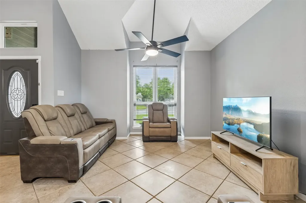 2225 Chapel Downs Drive Arlington TX 76017