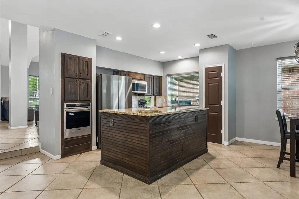 2225 Chapel Downs Drive Arlington TX 76017